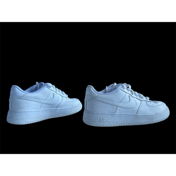 Boys Nike Air Force 1 Low White Sneakers 6.5 (Big Boy) - Picture 2 of 5